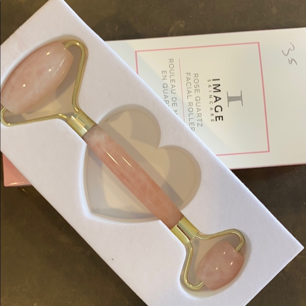 Rose quartz facial roller